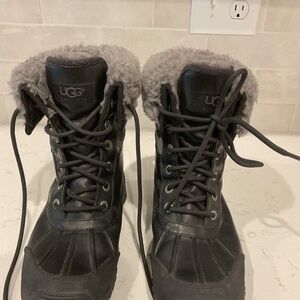 UGG Women’s Ski Boots size 8